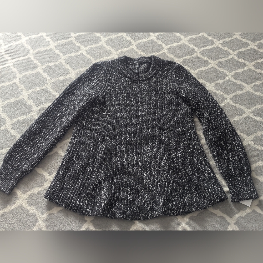 Athleta Black & White Knit Sweater Top Size S – Flared Hem – Cozy Pullover